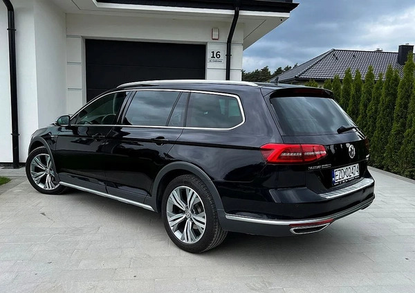 Volkswagen Passat cena 87900 przebieg: 189000, rok produkcji 2018 z Krynica-Zdrój małe 379